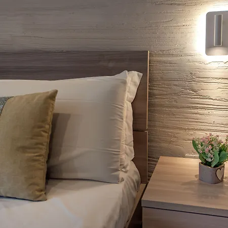 Carolina 348 3* Naples